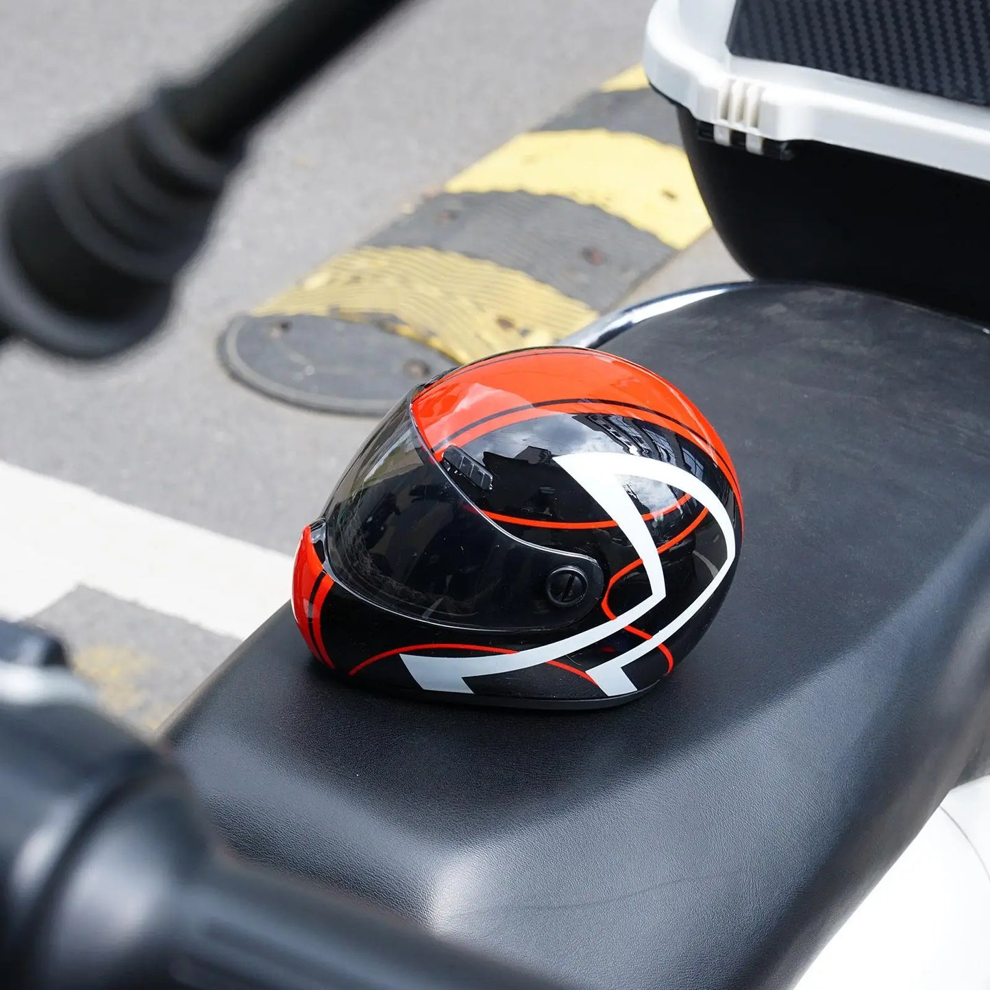 Casque de Moto Miniature pour Votre Compagnon à Quatre Pattes