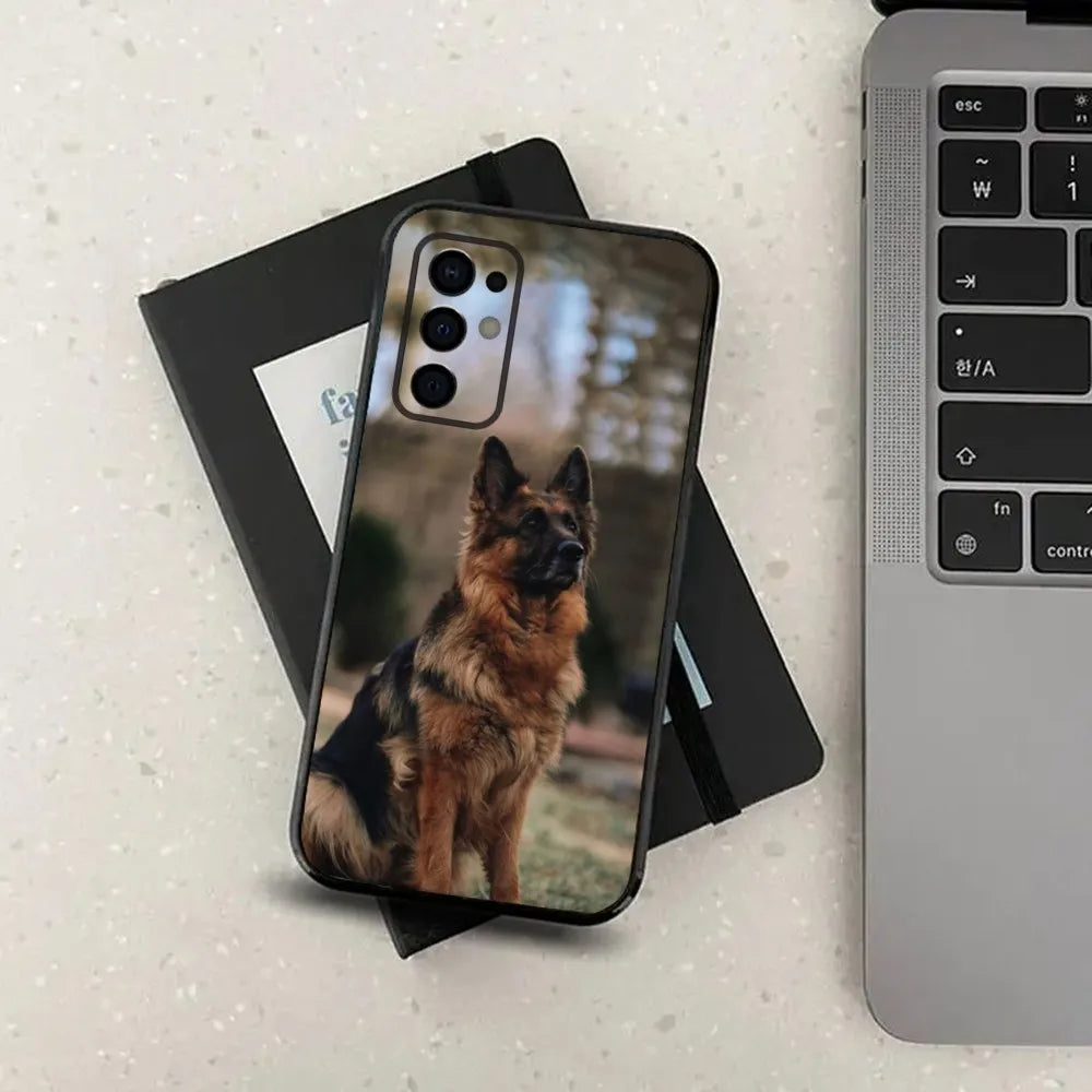 Samsung phone case with the image of a German Shepherd