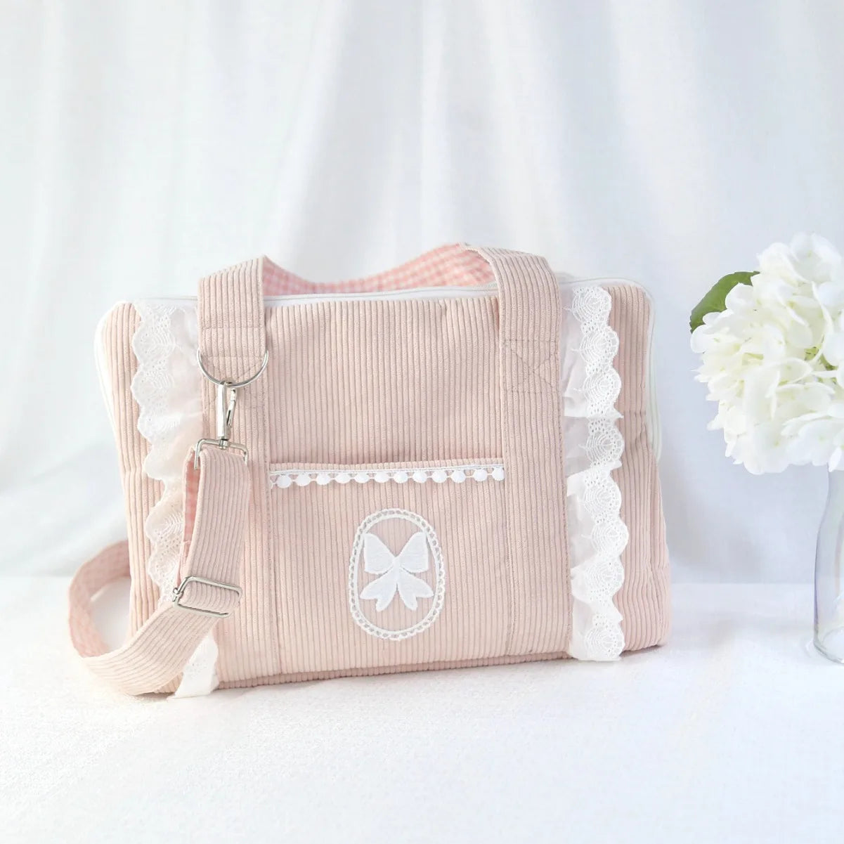 Mignon et pratique : Le sac à bandoulière parfait pour vos balades avec votre chiot !