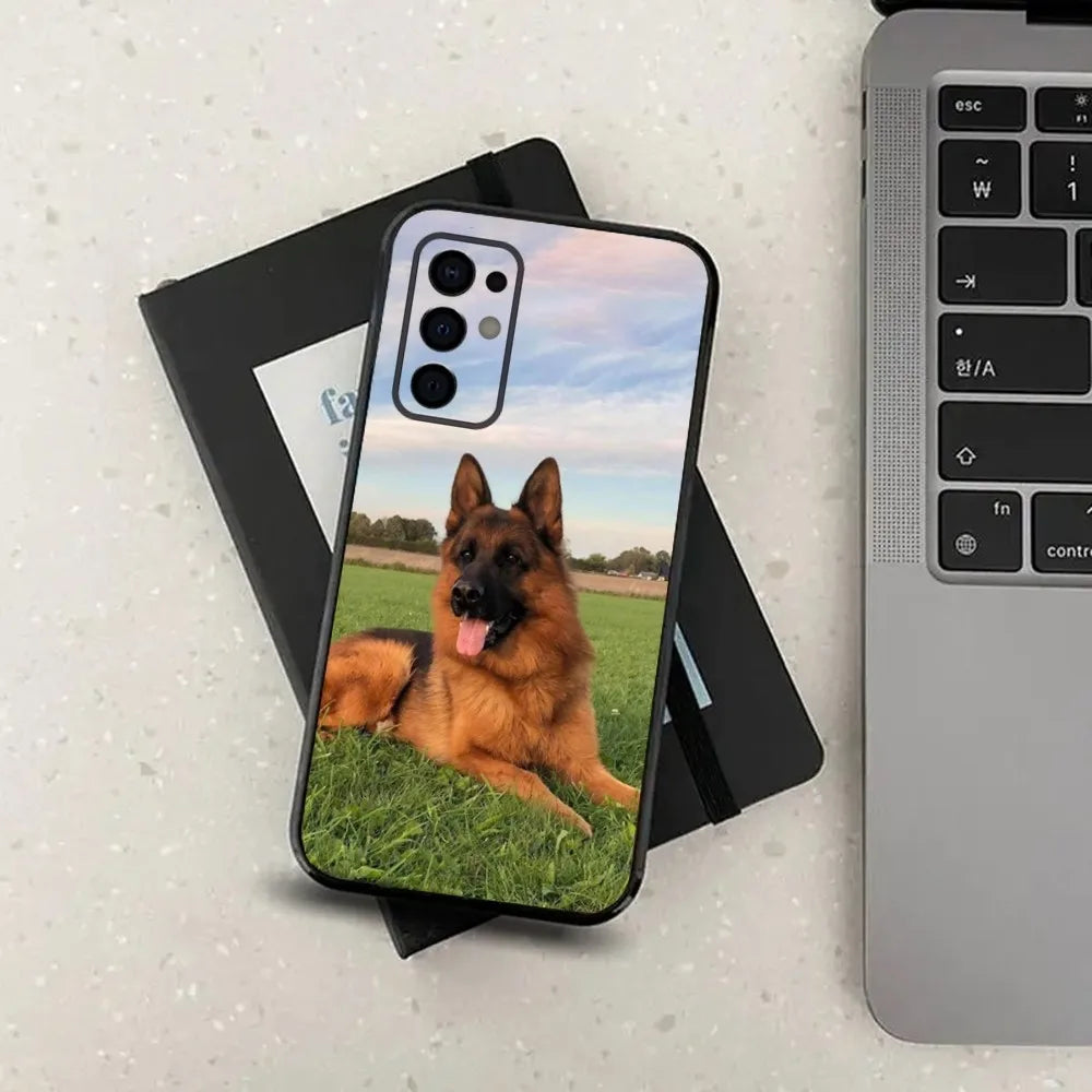 Samsung phone case with the image of a German Shepherd