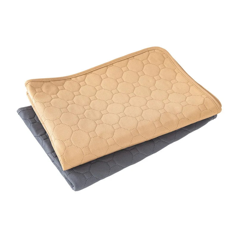 No more accidents: Our absorbent mat retains all liquids!