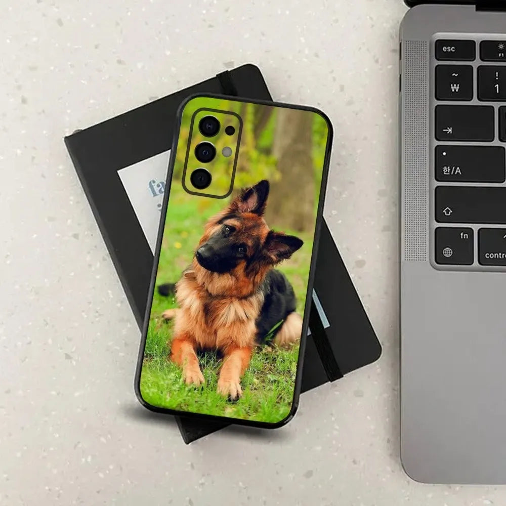 Samsung phone case with the image of a German Shepherd