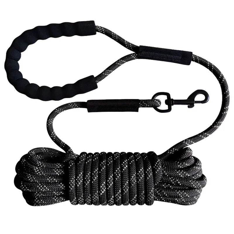 More safety for your night walks: be visible with this high visibility leash.