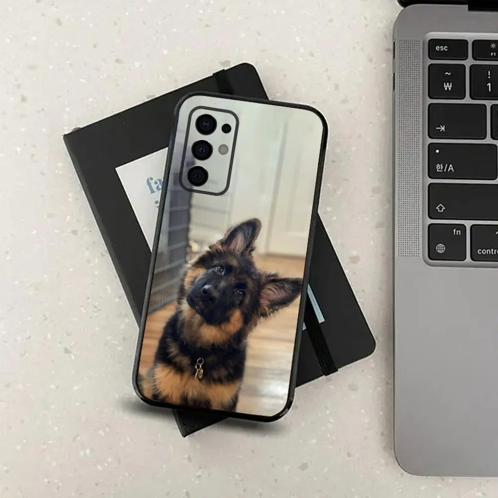 Samsung phone case with the image of a German Shepherd