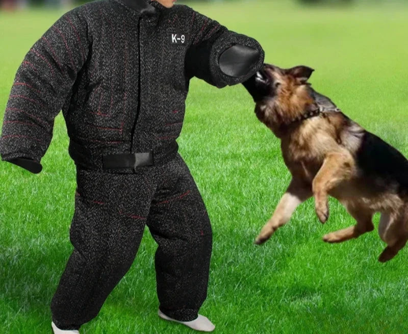 Traje profesional completo para adiestramiento canino.